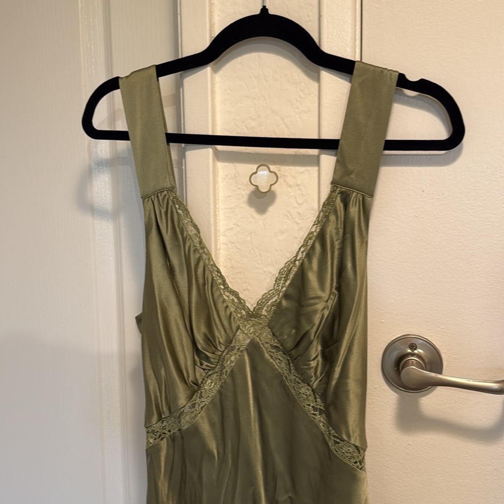 NWT Reformation Chania Silk Dress in Medium - Picture 4 of 8